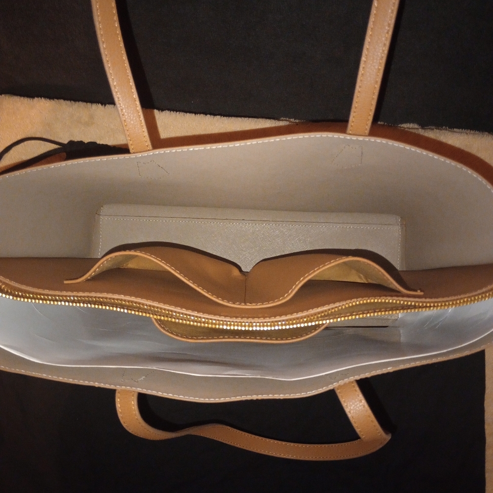 Quince Tan Tote Bag - Picture 7 of 8